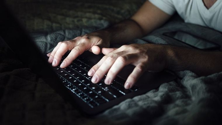 Según el Enacom, en el primer trimestre de 2025 el país registró 80,9 accesos fijos por cada 100 hogares.