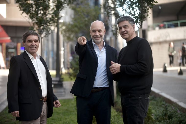Horacio Rodríguez Larreta junto a Fernán Quirós y Jorge Macri el día del acuerdo político. Foto: Prensa GCBA