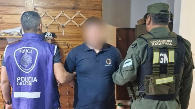 Tras el allanamiento quedó a dispocisión de la justicia un celular y dos pendrives. Foto: Policía de la Ciudad