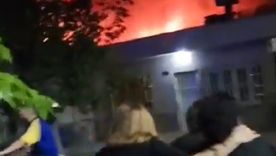 Bomberos de Las Heras y del Cuartel Central trabajaron para contener el incendio. Bomberos de Las Heras y del Cuartel Central trabajaron para contener el incendio.