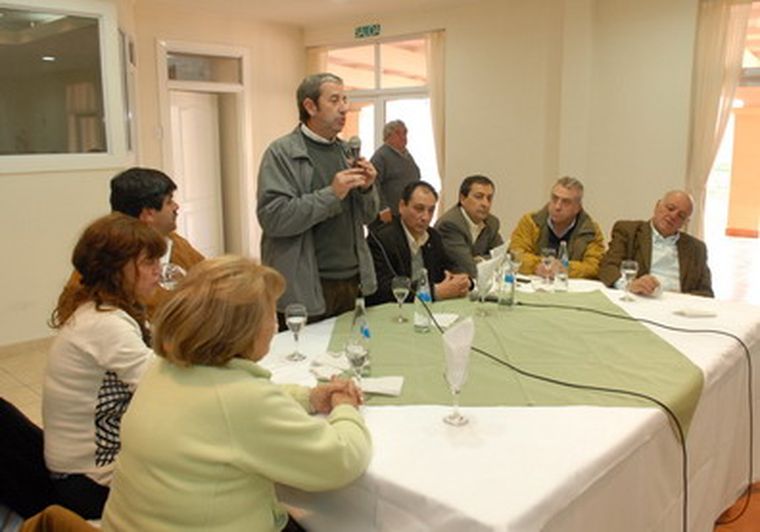 Julio Cobos juntó a los suyos y se afilió a la Concertación. Foto: Marcelo Ruiz/ MDZ