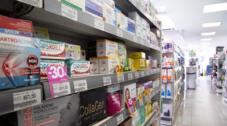 Las farmacias de la provincia ya se encuentran habilitadas para comenzar a vacunar contra el covid-19. Foto: TELAM