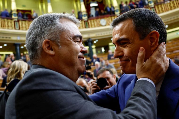 Santos Cerdán (izq.) era un gran aliado de Pedro Sánchez.