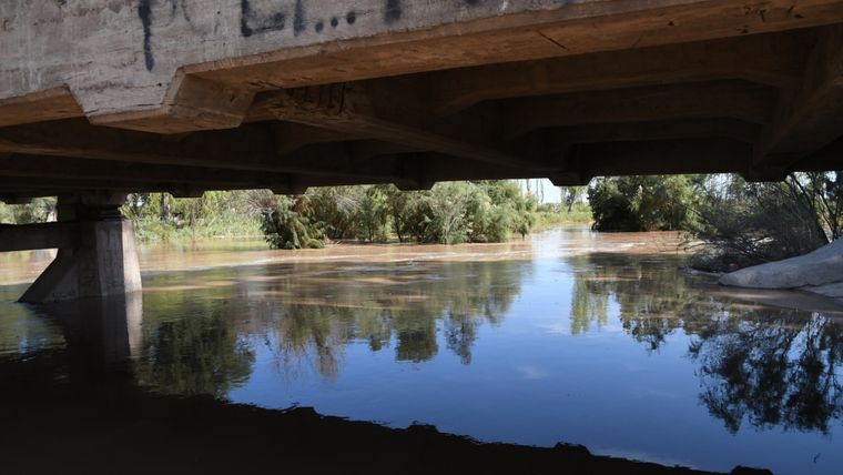 La víctima pescaba debajo de un puente cuando fue abordada por delincuentes Foto: Imagen ilustrativa ALF PONCE MERCADO / MDZ