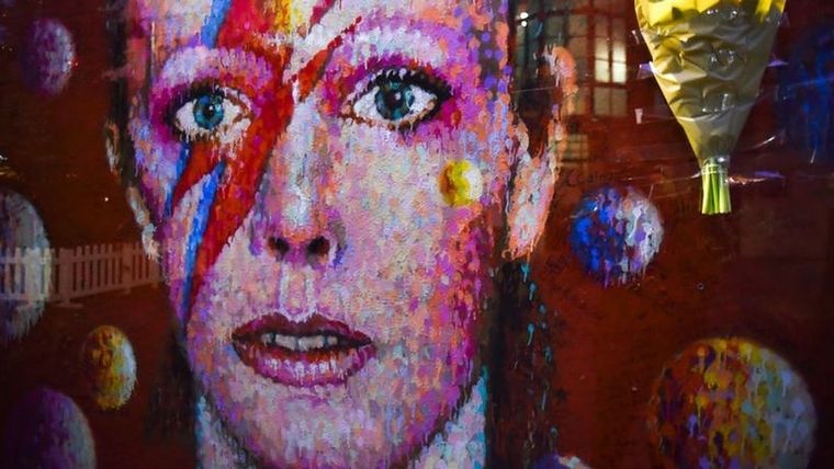 Mucha gente sigue pensando que David Bowie tenía los ojos de distinto color, pero en realidad padecía anisocoria Foto: GETTY IMAGES