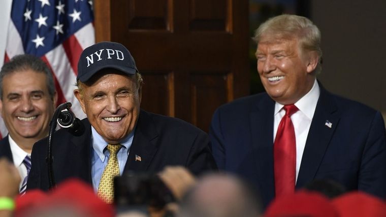 Rudy Giuliani, Borat, atrapado con una menor