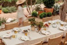 Un diseño sostenible con muebles de exterior de ratán y teca que combinan la artesanía con una calidad duradera, Créditos: Hati Home