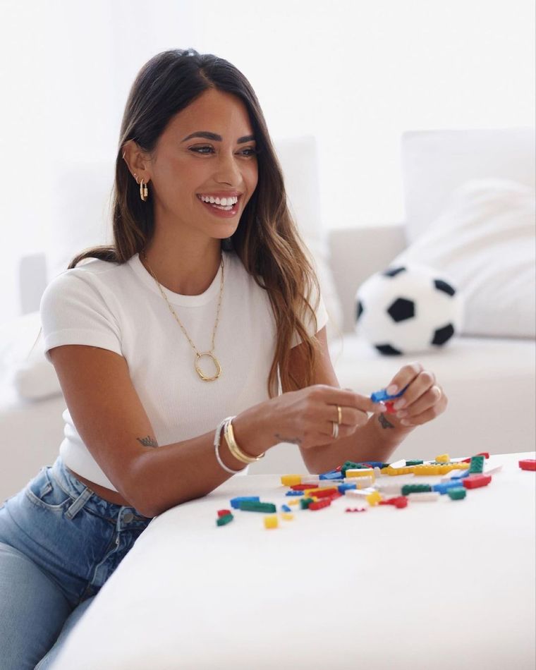 Apuesta por los jeans cargo usando como ejemplo el look de Antonela Roccuzzo Foto: Instagram