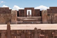 El Puma Punku (Puerta del Puma), fue elaborado con bloques macizos de arenisca, de hasta 130 toneladas de peso, ensamblados con grapas de cobre. Foto: GETTY IMAGES