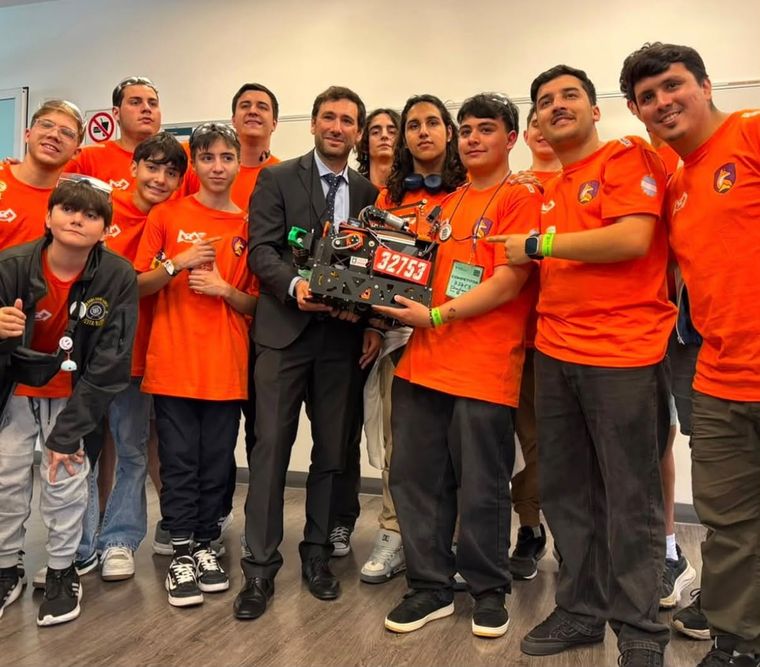 El equipo mendocino Shadowfox, ganador del un prestigioso concurso internacional de robótica.&nbsp;