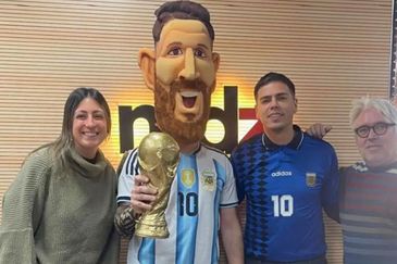 El animador mendocino coordina frecuentemente visitas con fundaciones locales para llevar alegría a muchos pequeños..