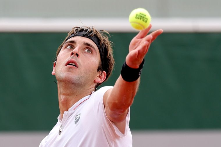 Etcheverry fue uno de los que no pudo en su debut: perdió con Tsitsipas. Foto: EFE