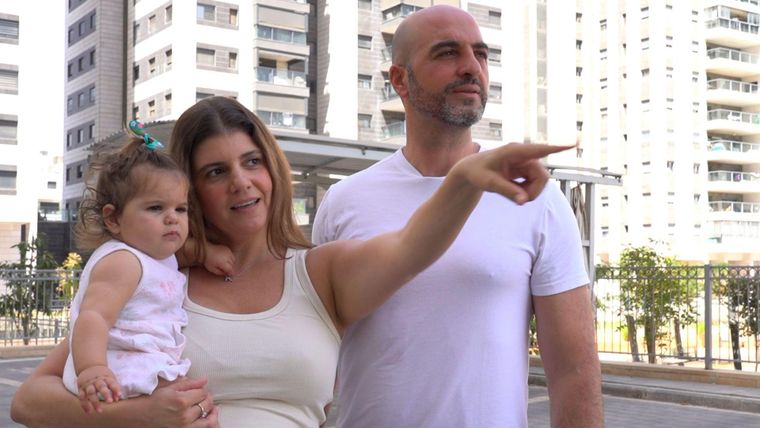 Los israelíes Nofar y Eyal Avida dicen que se mudan a Canadá porque buscan &quot;algo diferente&quot; para su familia.