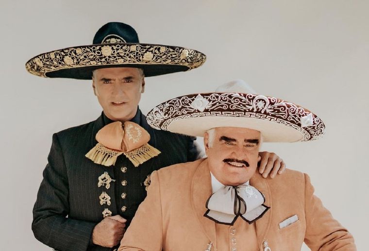 Vicente Fernández y su hijo Alejandro Fernández Foto: Instagram