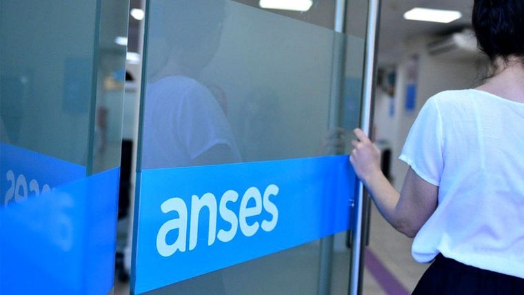Anses paga múltiples beneficios a lo largo del mes Foto: Télam