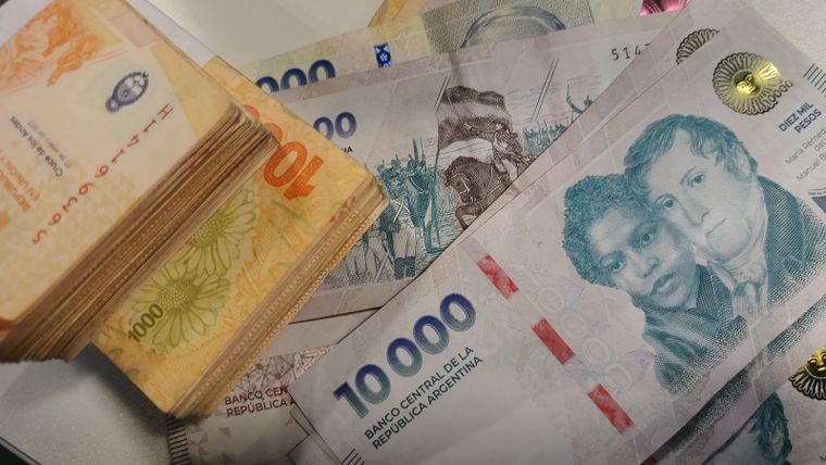 La inflación continúa a la baja, mientras se pide deuda para pagar más deuda.