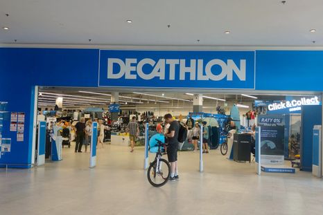 La cadena francesa ofrece compras online y envíos a casi todo el país, con excepciones y tiempos de entrega que varían según el código postal. La cadena francesa ofrece compras online y envíos a casi todo el país, con excepciones y tiempos de entrega que varían según el código postal.
