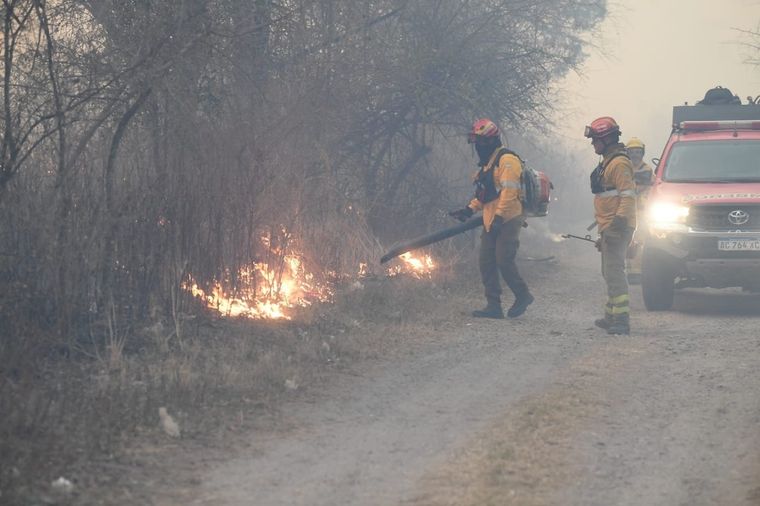 El gobernador Martín Llaryora presentó el Programa de Remediación que incluye diversas acciones destinadas a restaurar los daños ocasionados por los incendios. Foto: Gobierno de Córdoba