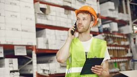 La adopción del voice picking se espera que siga creciendo a medida que las empresas buscan nuevas formas de mejorar la eficiencia y la precisión en sus operaciones logísticas. Foto: Gentileza