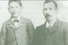 Diógenes Recuero junto a uno de sus hijos, a principios de 1900. Diógenes Recuero junto a uno de sus hijos, a principios de 1900.