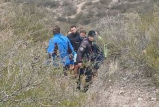 Preventores y deportistas colaboraron en el rescate de la mujer que se fracturó mientras corría por el Cerro Llorón Preventores y deportistas colaboraron en el rescate de la mujer que se fracturó mientras corría por el Cerro Llorón