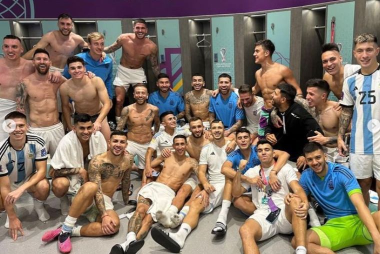 Messi posteó esta imagen desde el vestuario de Argentina, en el que se acordaron de Brasil. Foto: Instagram @leomessi