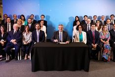 Otros tiempos. Sonrisas y sueños de un gobierno que recién empezaba. Foto: TELAM Otros tiempos. Sonrisas y sueños de un gobierno que recién empezaba. Foto: TELAM