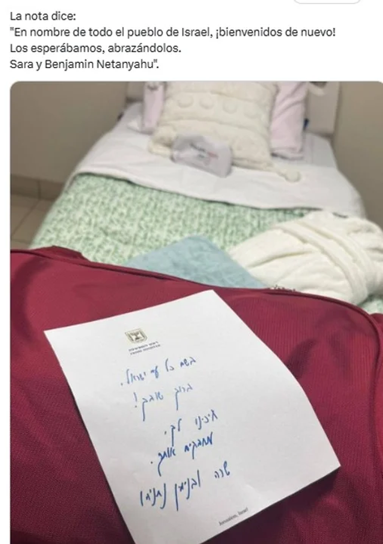 La carta de Benjamín Netanyahu y su esposa que recibió cada rehén luego de ser liberados por Hamas. La carta de Benjamín Netanyahu y su esposa que recibió cada rehén luego de ser liberados por Hamas.