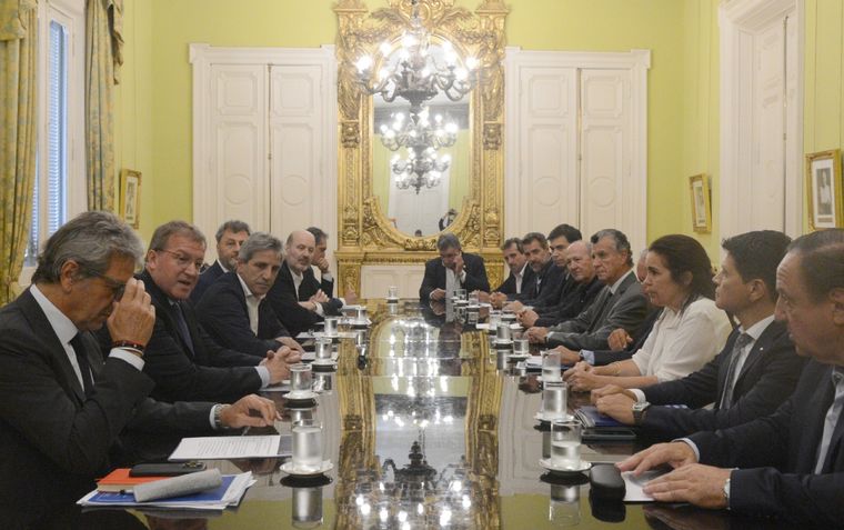 Luis Caputo mantuvo un encuentro clave con empresarios por la ley ómnibus y el DNU Foto: Casa Rosada