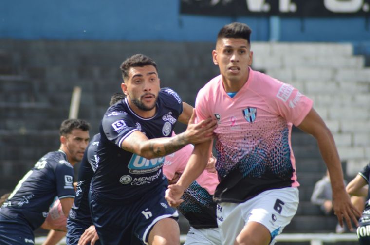 Independiente Rivadavia no se saca diferencias con Almagro al entretiempo. Foto: Prensa Almagro