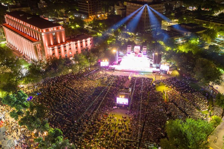 El Parque Cívico vibró con la Fiesta de la Vendimia de la Ciudad de Mendoza. El Parque Cívico vibró con la Fiesta de la Vendimia de la Ciudad de Mendoza.