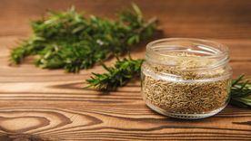 El sencillo truco casero con arroz y romero que gana espacio en muchos hogares. Foto: Shutterstock El sencillo truco casero con arroz y romero que gana espacio en muchos hogares. Foto: Shutterstock