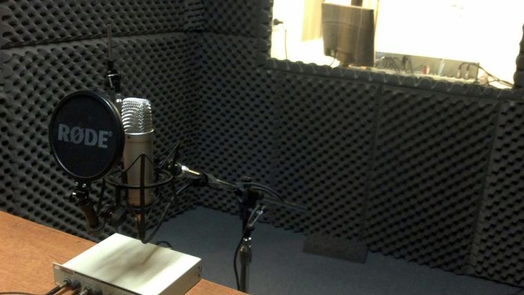 Se guiaron de fotos en internet para construir la radio. Se guiaron de fotos en internet para construir la radio.