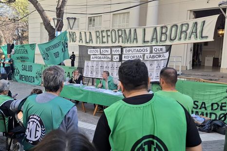 Sindicatos se presentarán en la Legislatura para rechazar la reforma laboral. Sindicatos se presentarán en la Legislatura para rechazar la reforma laboral.