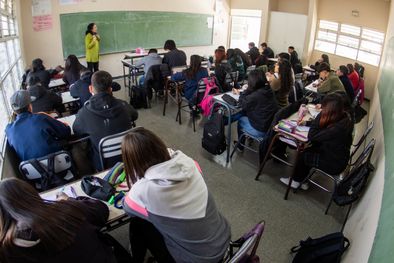 MDZol | El celular trajo muchísimas facilidades, aunque no todas son positivas Foto: Santiago Tagua/MDZ