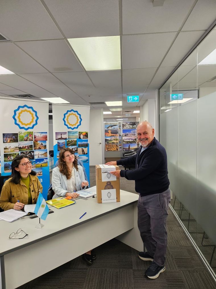 Los argentinos en el exterior ya están votando Foto: Cancillería