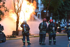 El incendio tuvo lugar en la calle Riglos al 300 de Caballito. El incendio tuvo lugar en la calle Riglos al 300 de Caballito.