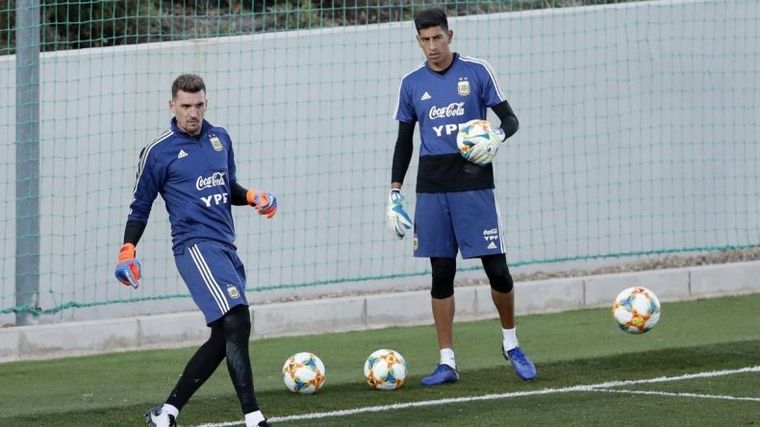 Los arqueros de River y Boca, fijas para Scaloni.