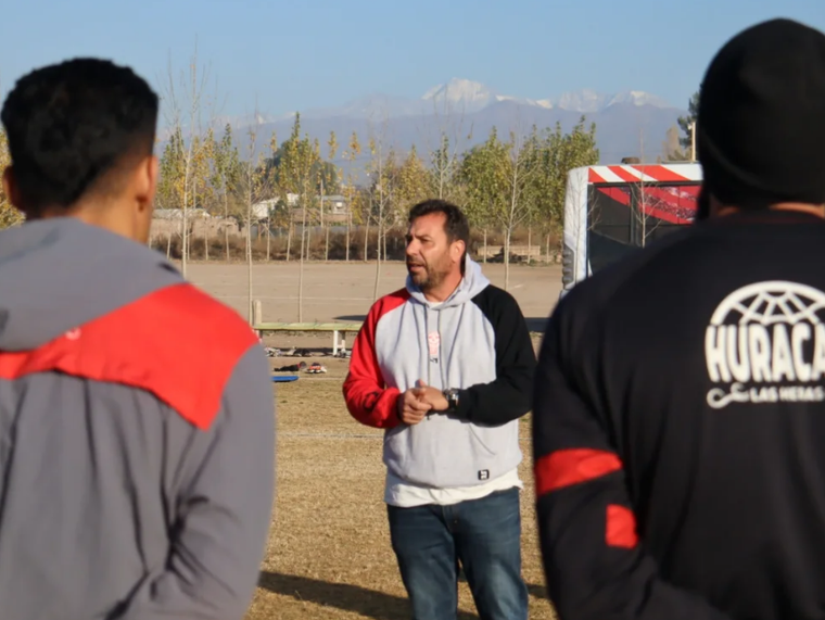 El presidente de Huracán le dio la bienvenida al nuevo entrenador Pablo Jofre. El presidente de Huracán le dio la bienvenida al nuevo entrenador Pablo Jofre. 