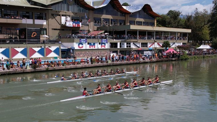 La Regata Vendimia fue seguida por miles de personas. Foto: Prensa Club Mendoza de Regatas