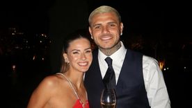 La pareja se encuentra muy feliz. La pareja se encuentra muy feliz.