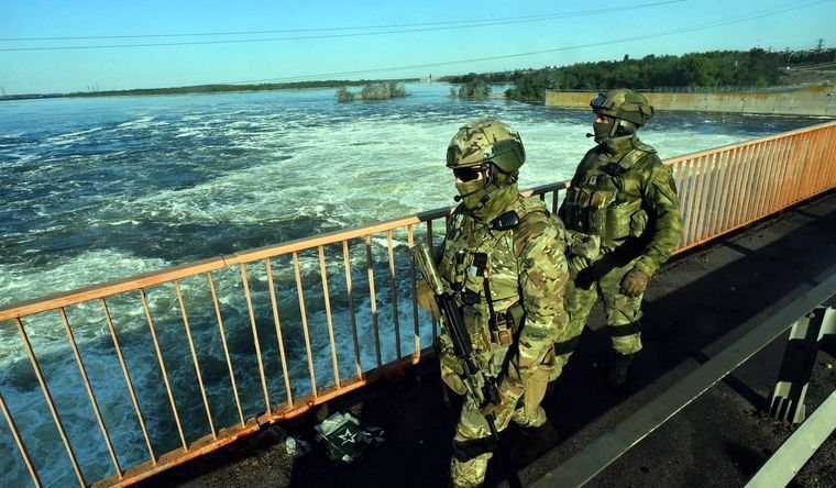 presa Jersón La presa está siendo custodiada por fuerzas rusas. Foto: Afp.
