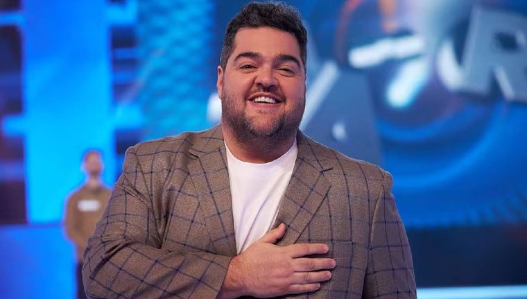 El conductor combinó humor, sinceridad y agradecimiento en su mensaje. El conductor combinó humor, sinceridad y agradecimiento en su mensaje.