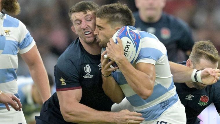 El duro choque entre Curry Mallía. Foto: DailyMail.co