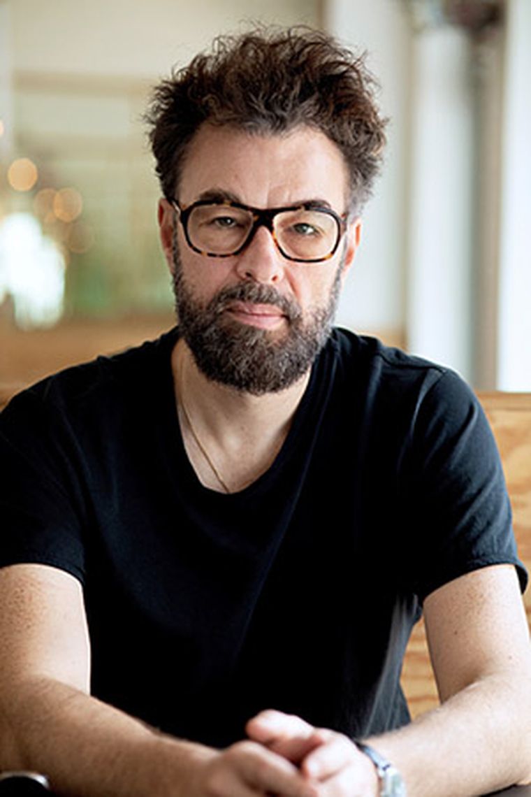 Jan Schomburg es el showrunner alemán de El dinero de los otros. Jan Schomburg es el showrunner alemán de El dinero de los otros.