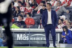 El DT de Vélez enfrentó los micrófonos tras el 1-4 con River y, pese al presente oscuro en el torneo local, se enfocó en la Copa Libertadores con una frase picante. Foto: FotoBaires