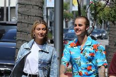 Hailey Bieber es una de las estrellas que lleva este jean que se apoderará de muestros looks en el 2022. Foto: Teen Vogue