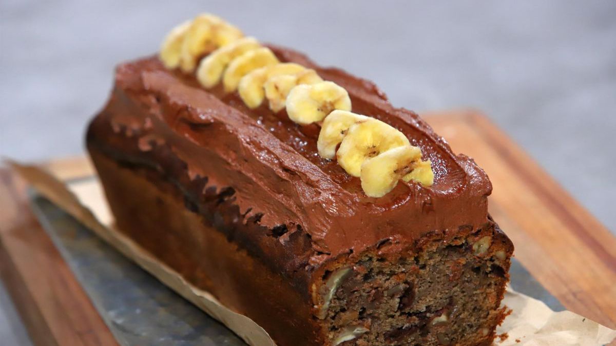 La receta más fácil de budín de banana casero con chocolate y nueces