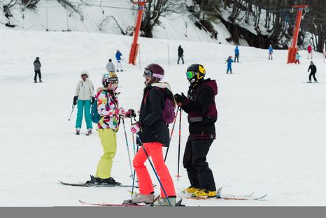 Esquiar en Chile. El país ofrece diversos centros para este deporte. Foto: Termas de Chillán (Chile Travel)