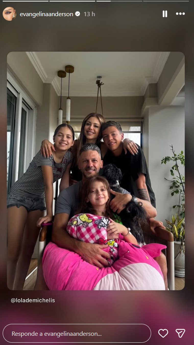 Evangelina Anderson, Martín Demichelis y sus hijos. Evangelina Anderson, Martín Demichelis y sus hijos.